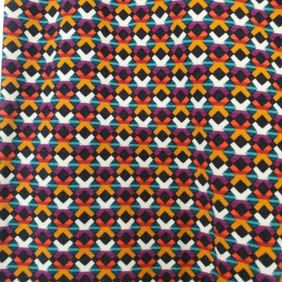 LuLaRoe Leggings Tall and Curvy will be free if bundled with another item - Picture 9 of 13